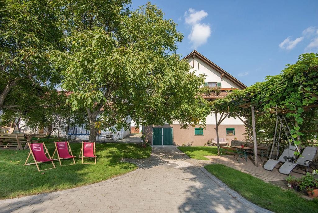 Naturparkbauernhof Poeltl ペラウ エクステリア 写真
